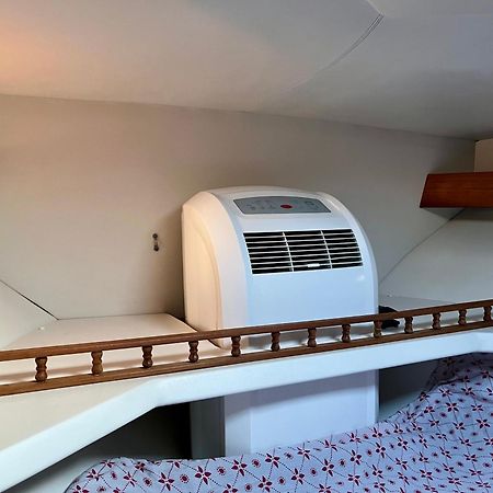 Cozy Private Two Rooms Yacht In Barcelona With Free Parking Sant Adria de Besos Ngoại thất bức ảnh