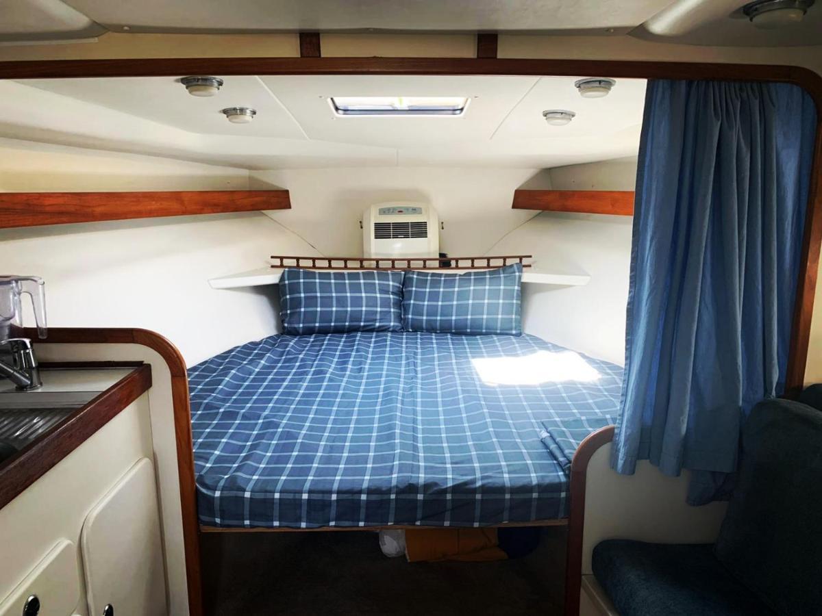 Cozy Private Two Rooms Yacht In Barcelona With Free Parking Sant Adria de Besos Ngoại thất bức ảnh