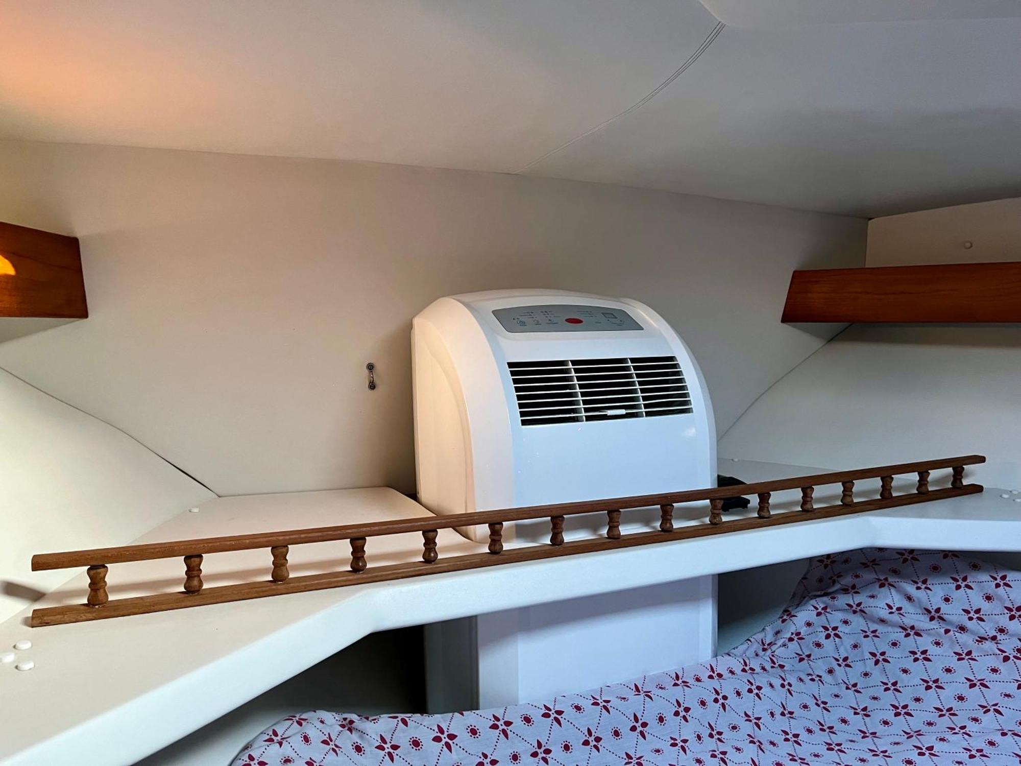 Cozy Private Two Rooms Yacht In Barcelona With Free Parking Sant Adria de Besos Ngoại thất bức ảnh
